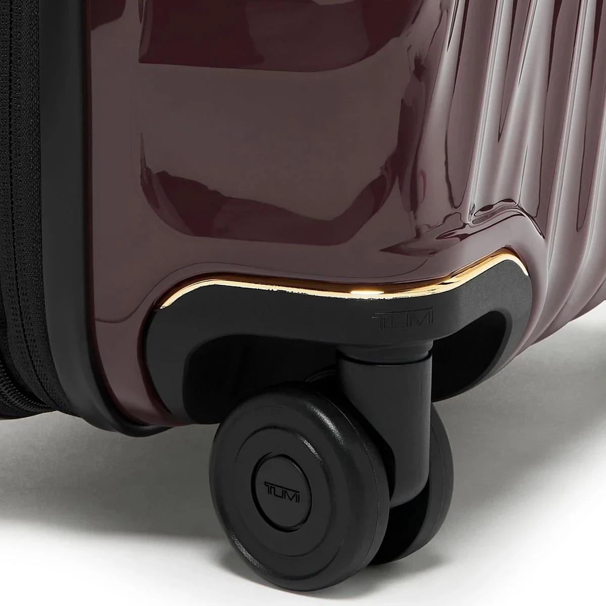 19 Degree International Expandable 4 Wheeled Carry-On Beetroot