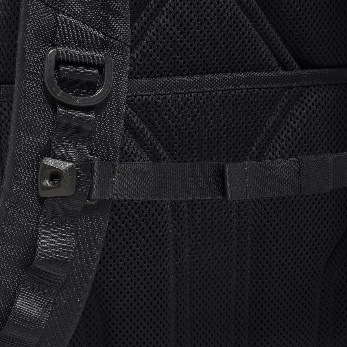Bravo Sternum Strap