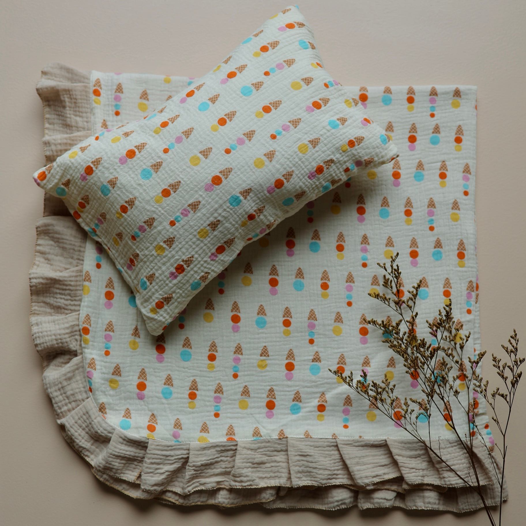 Scoop Snuggle Reversible Muslin Blanket & Pillow Set