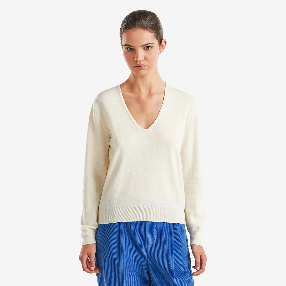 Woman Cream V-Neck Sweater In Pure Merino Wool