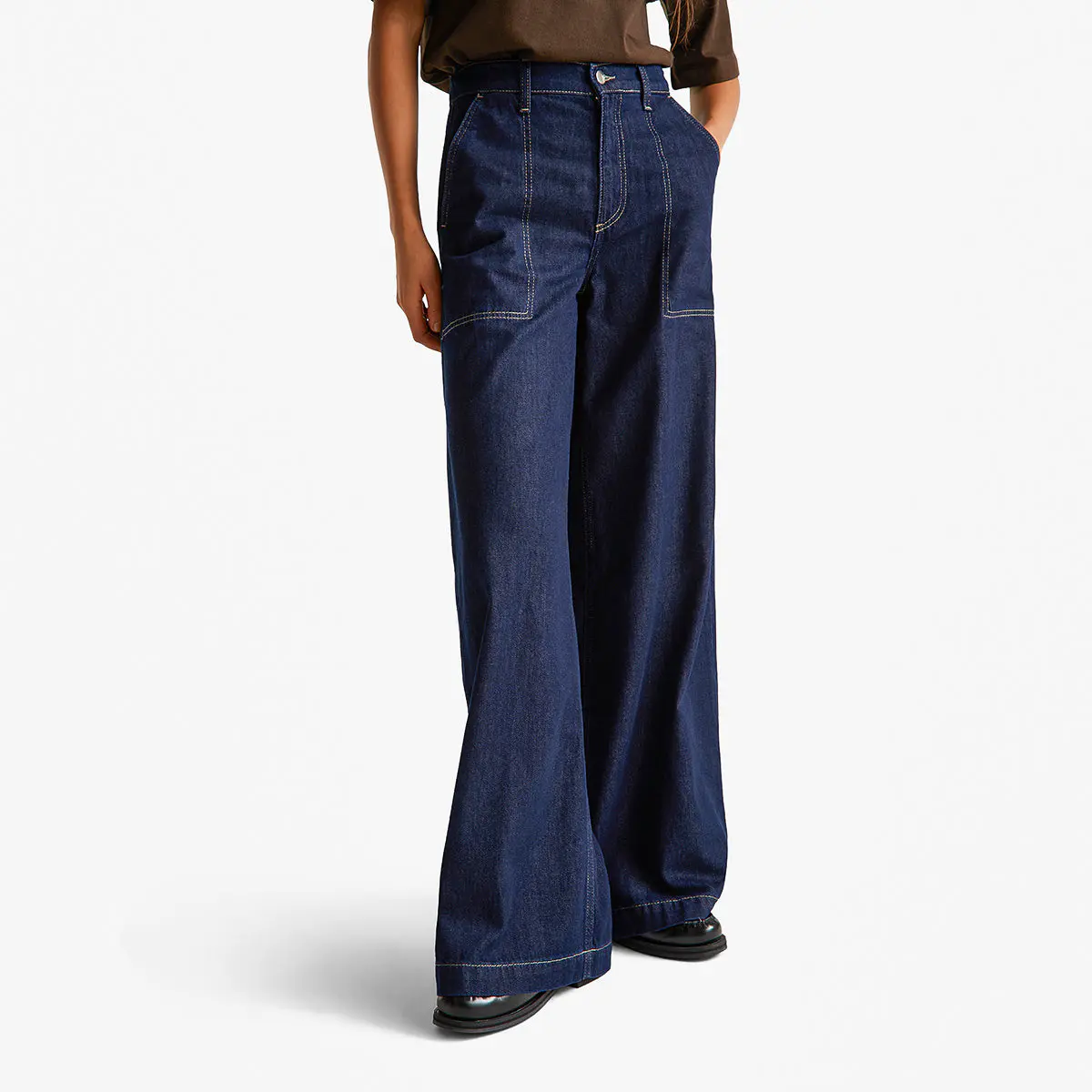 Woman Wide-Leg Jeans With Pockets