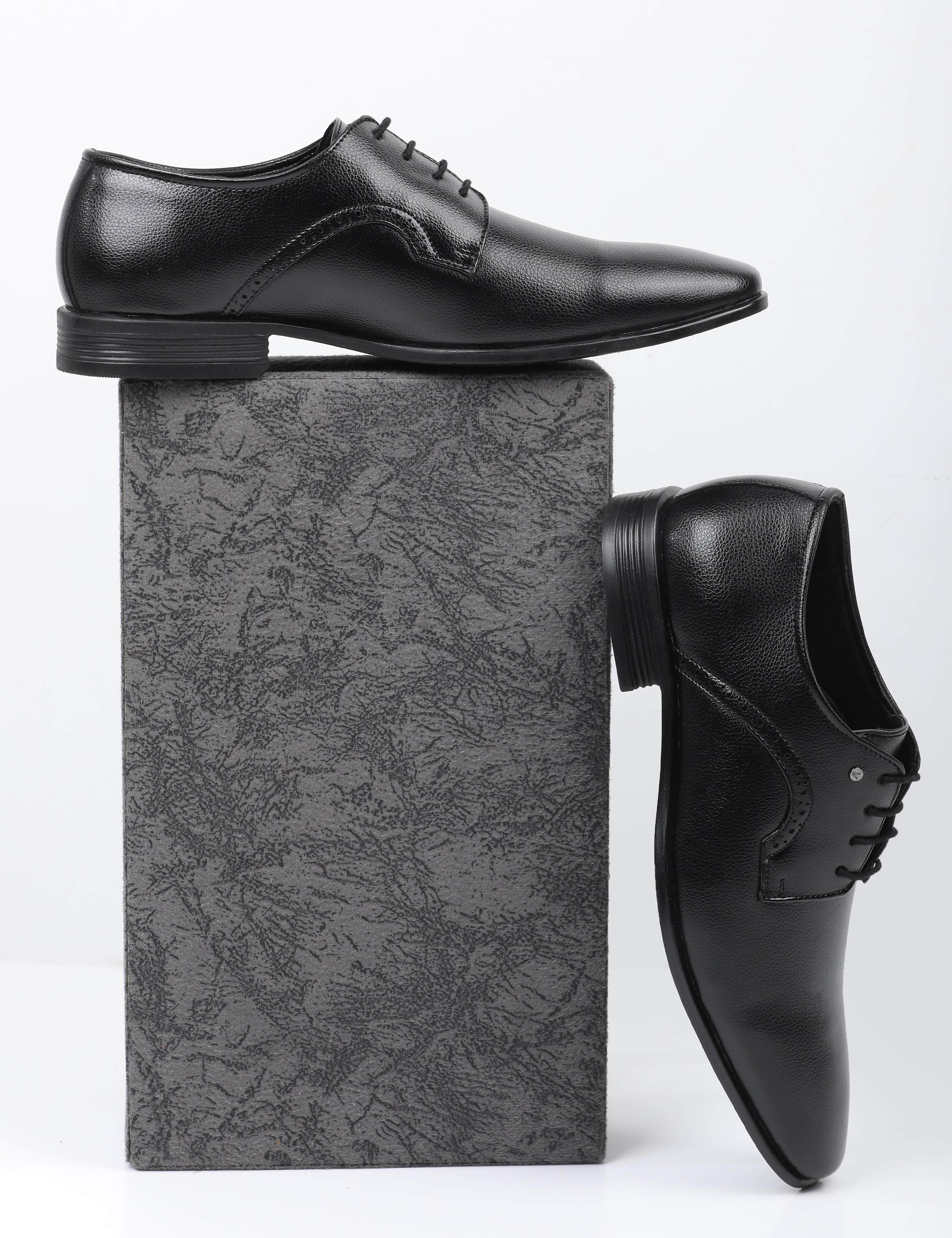 The Tyrion Black Men Formal Derby V8 By Ruosh