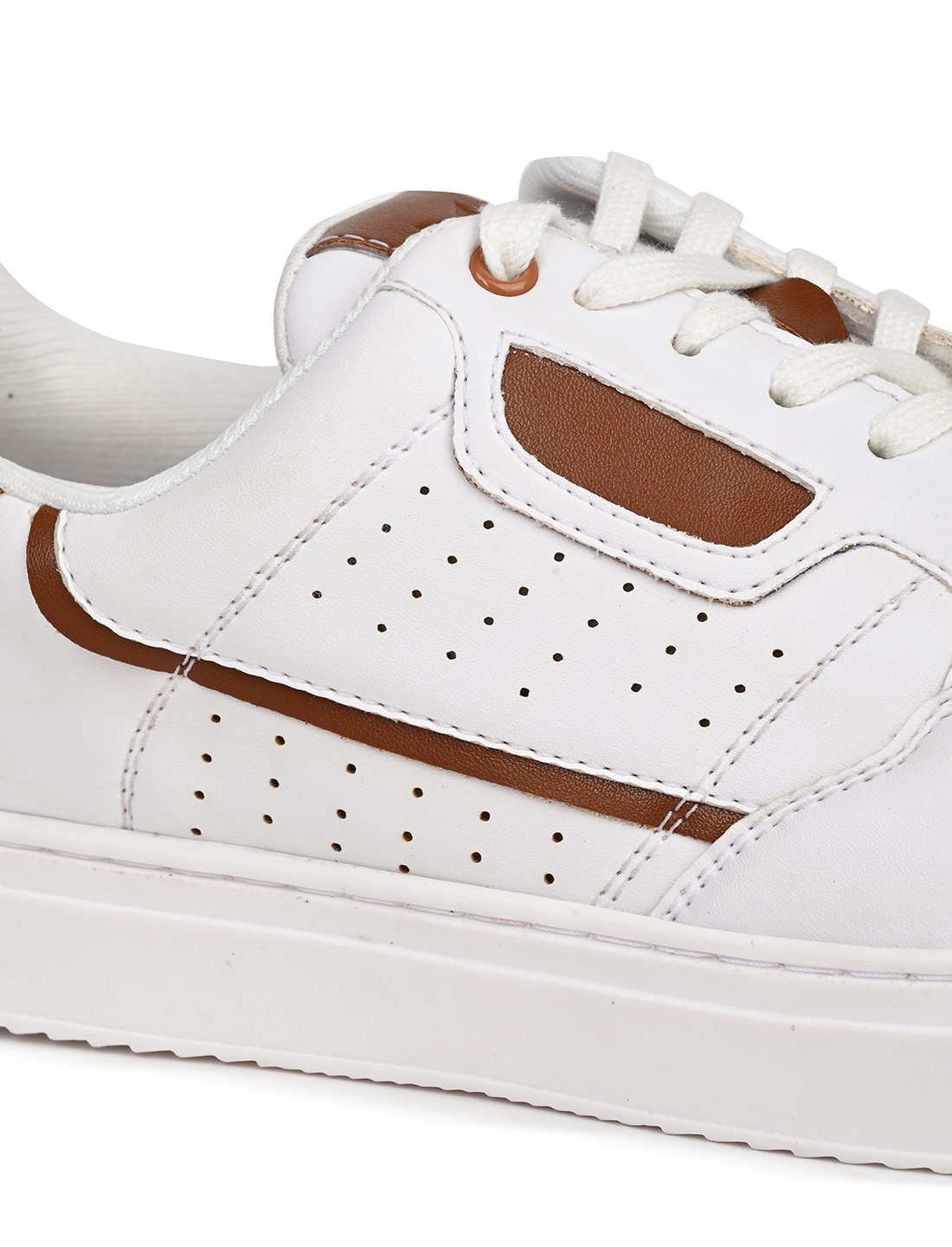 The Aldor White & Tan Men Casual Sneaker V8 By Ruosh