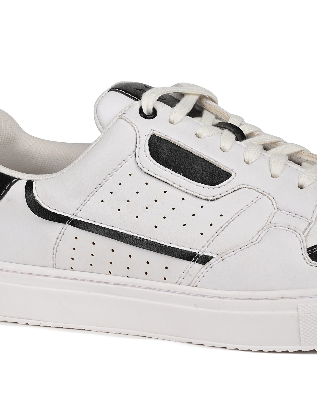 The Aldor White & Black Men Casual Sneaker V8 By Ruosh