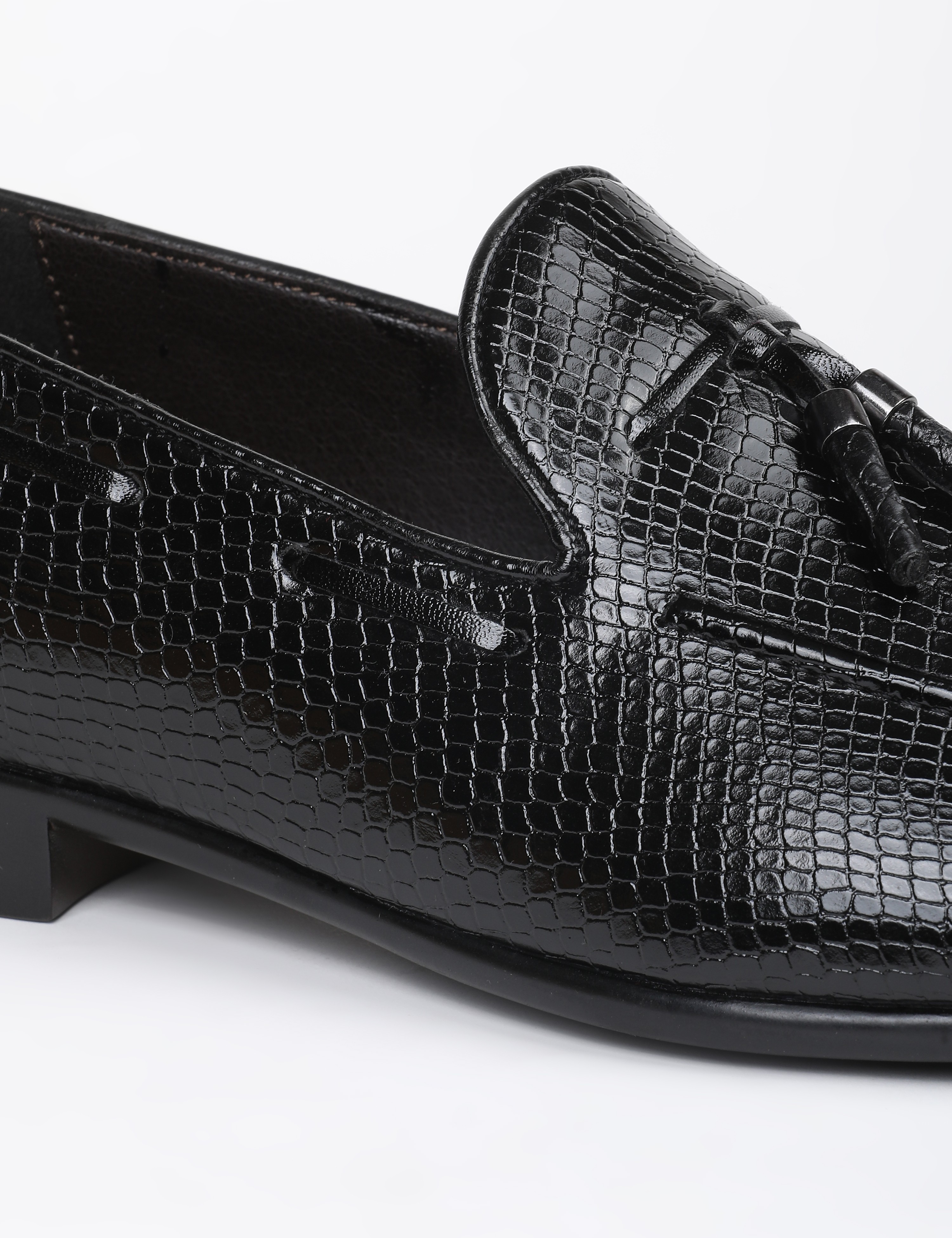 The Coby Black Men Tassel Loafer V8 By Ruosh