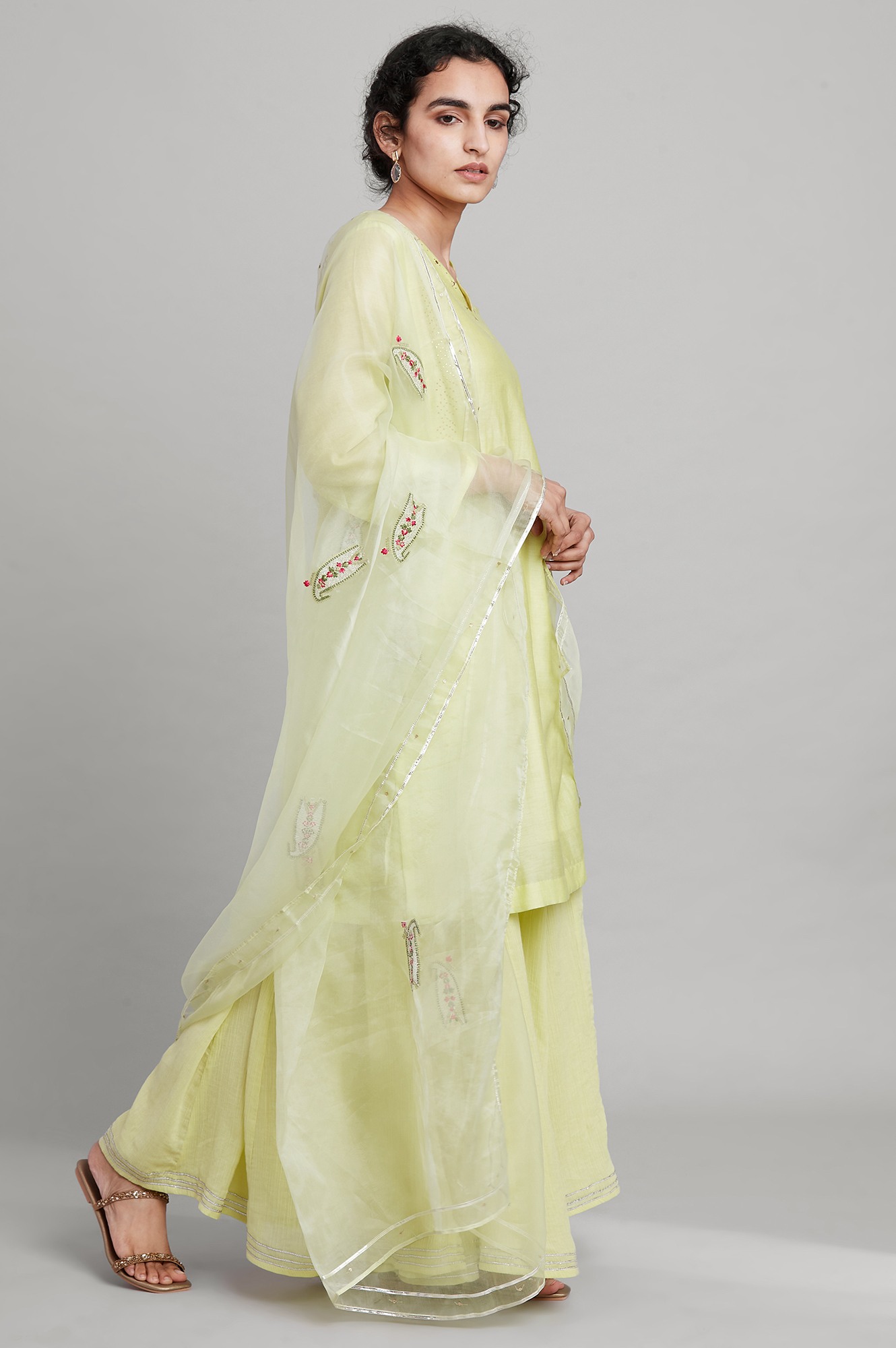 Light Yellow Kurta-Divided Skirt-Embroidered Buti Drape Set