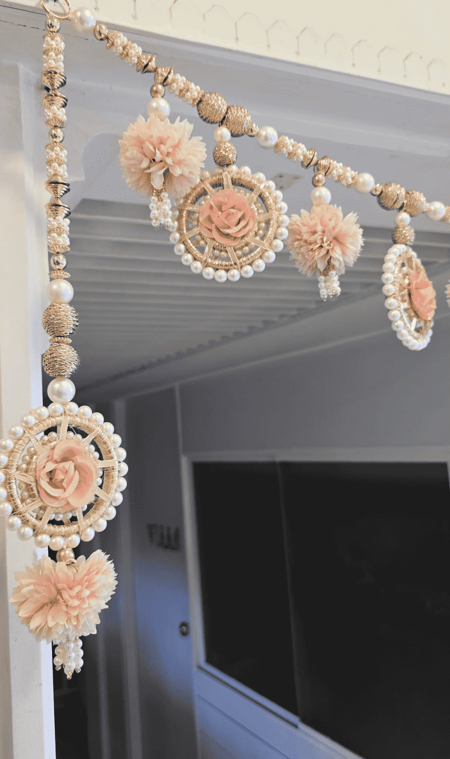 Bandarwal with flowers and pearls rings