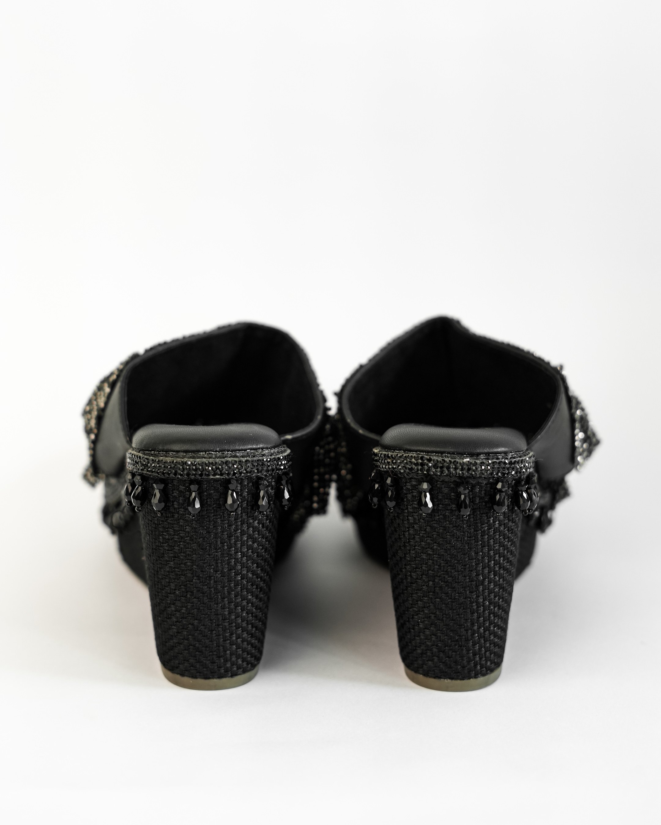BLACK FALLING MESH WEDGE
