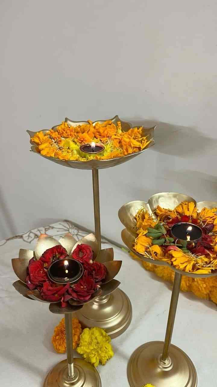 Standing Gold finish Urli Set