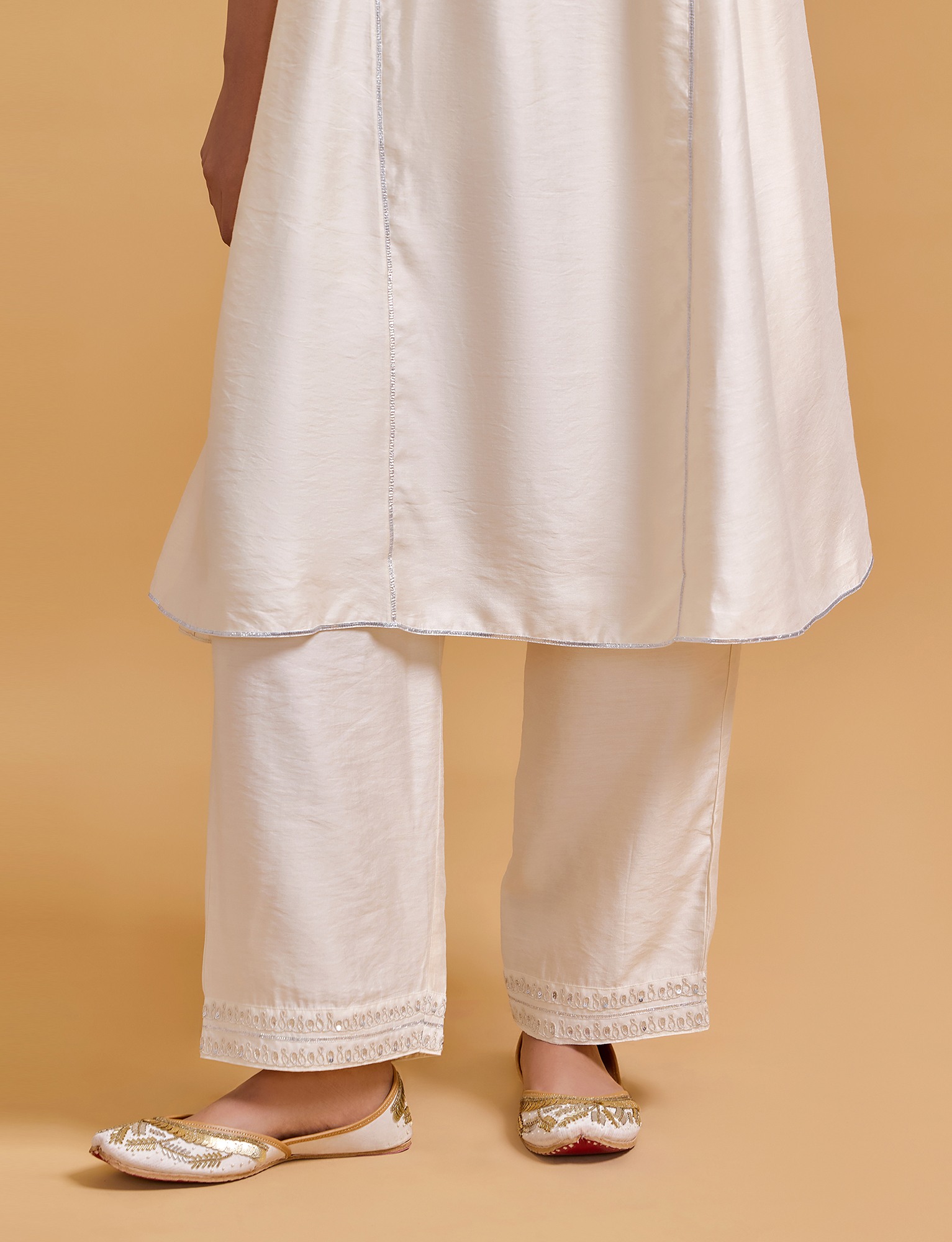 Zeenat Offwhite Gathered Kurta Set