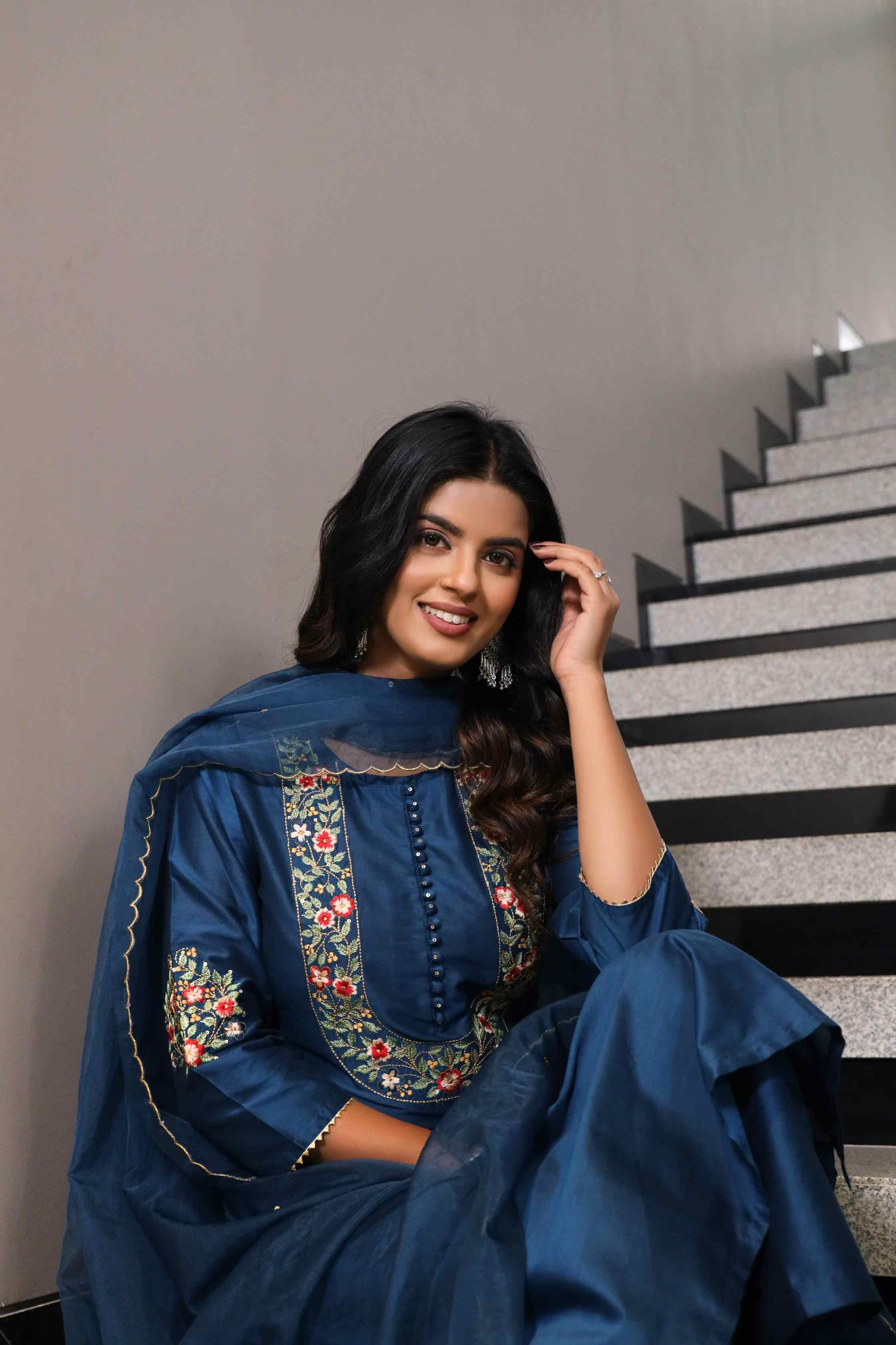 WOMEN''S BLUE EMBROIDERED KURTA SET WITH DUPATTA