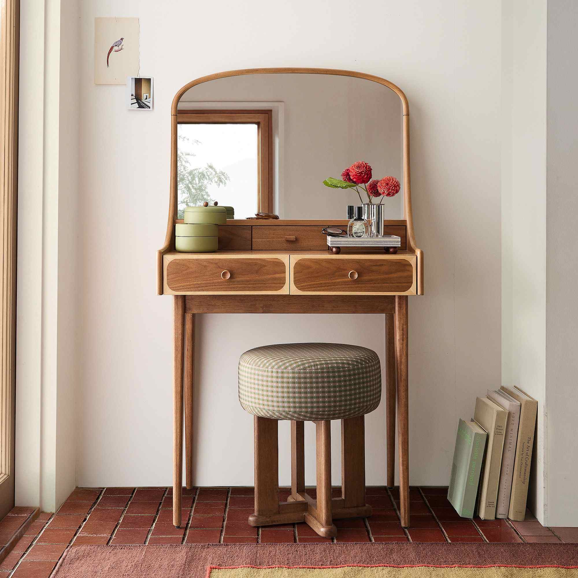 Emma Chamberlain Two-Tone Curved Wood Vanity (30")