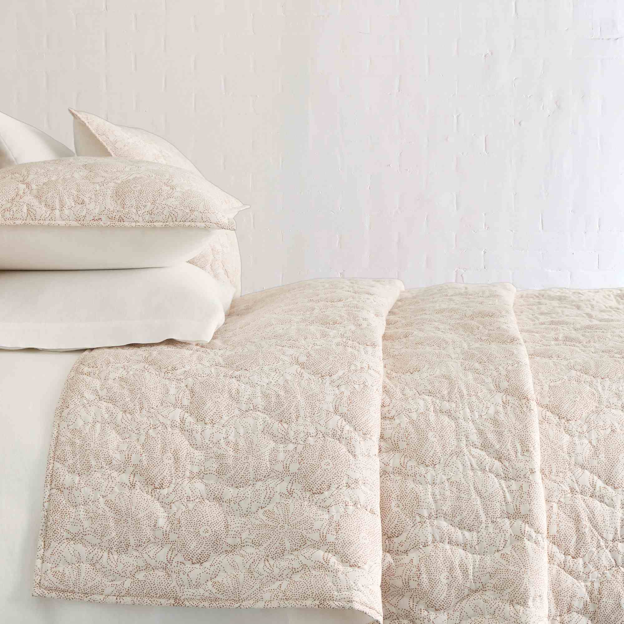 Dotted Floral Quilt & Shams