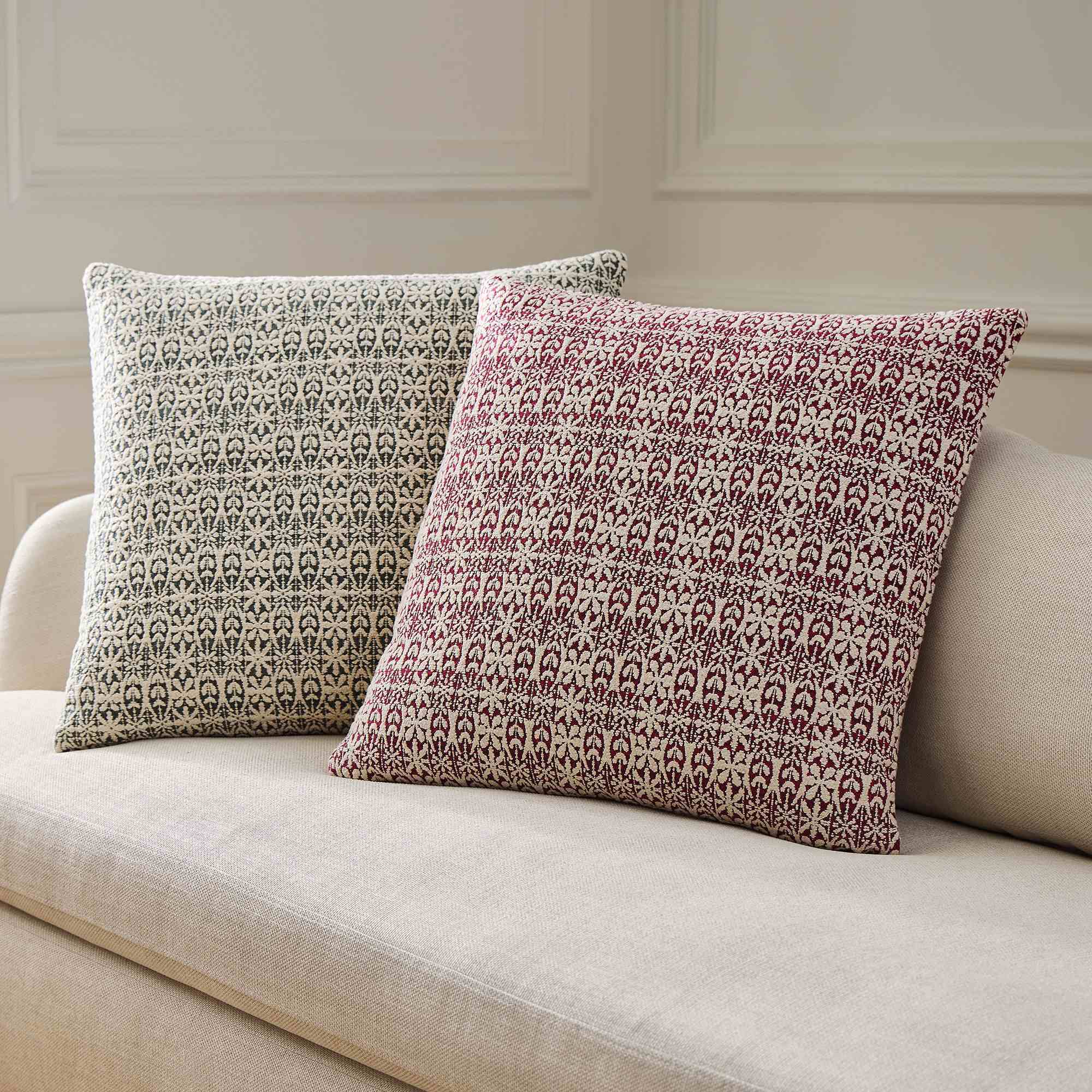 Snowflake Jacquard PC24X24 inchesRed