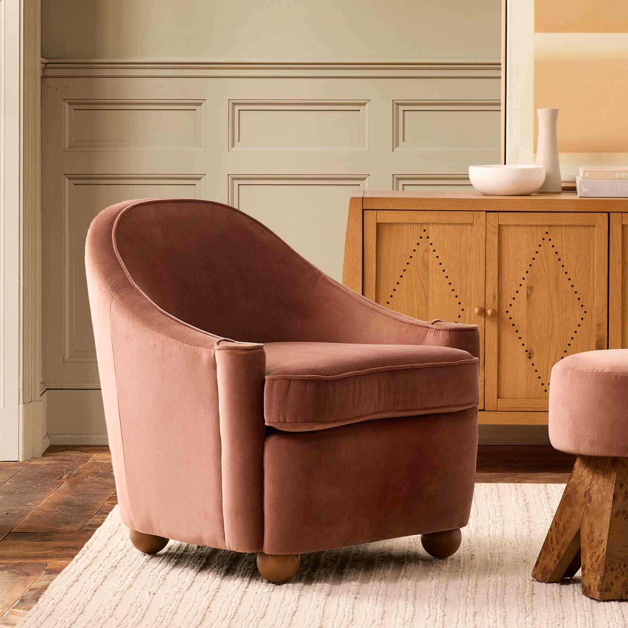 Pierce & Ward Curved Slipper Chair