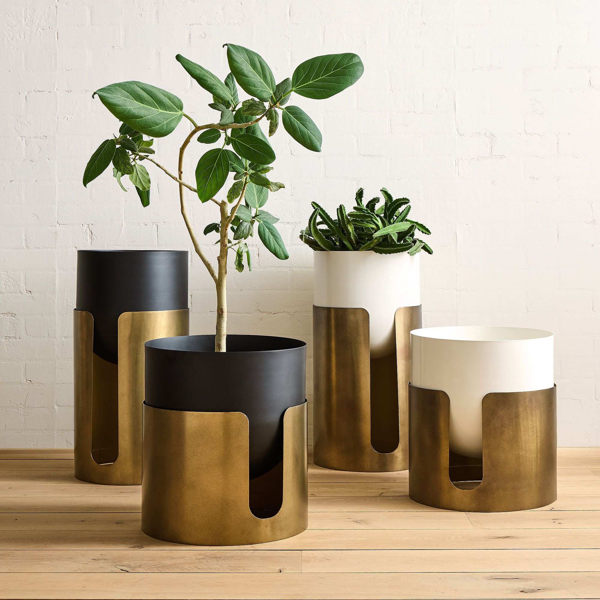 Ciro Metal Standing Planters