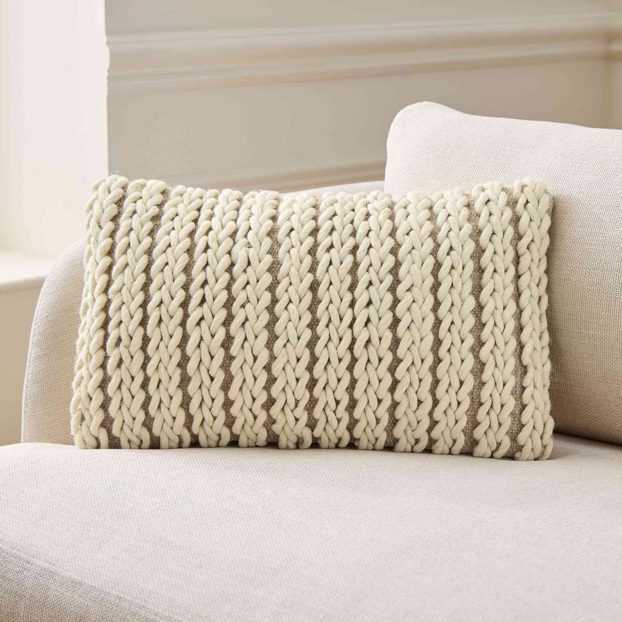 Chunky Cable Lumbar Pillow Cover