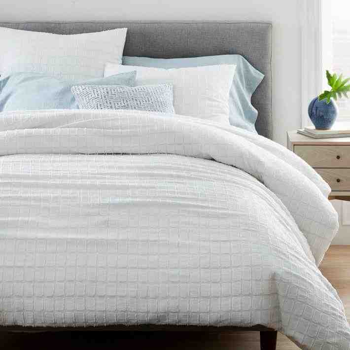 Clipped Jacquard Squares Duvet, White