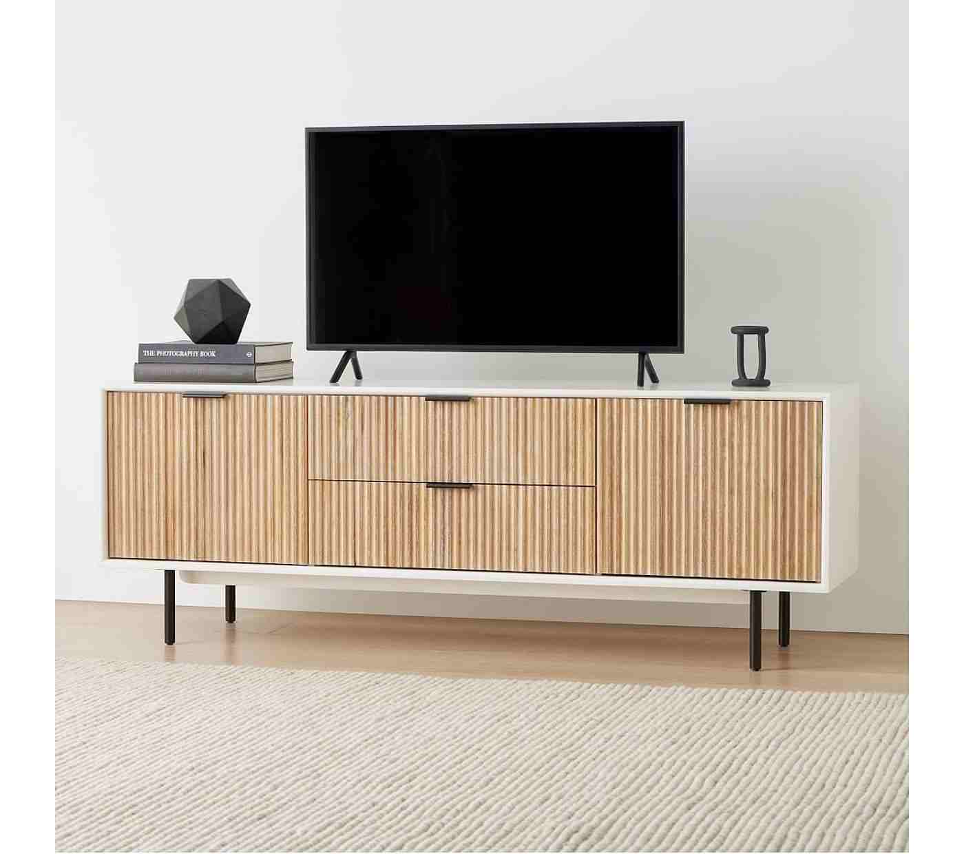 Quinn Media - Rubberwood, 68"