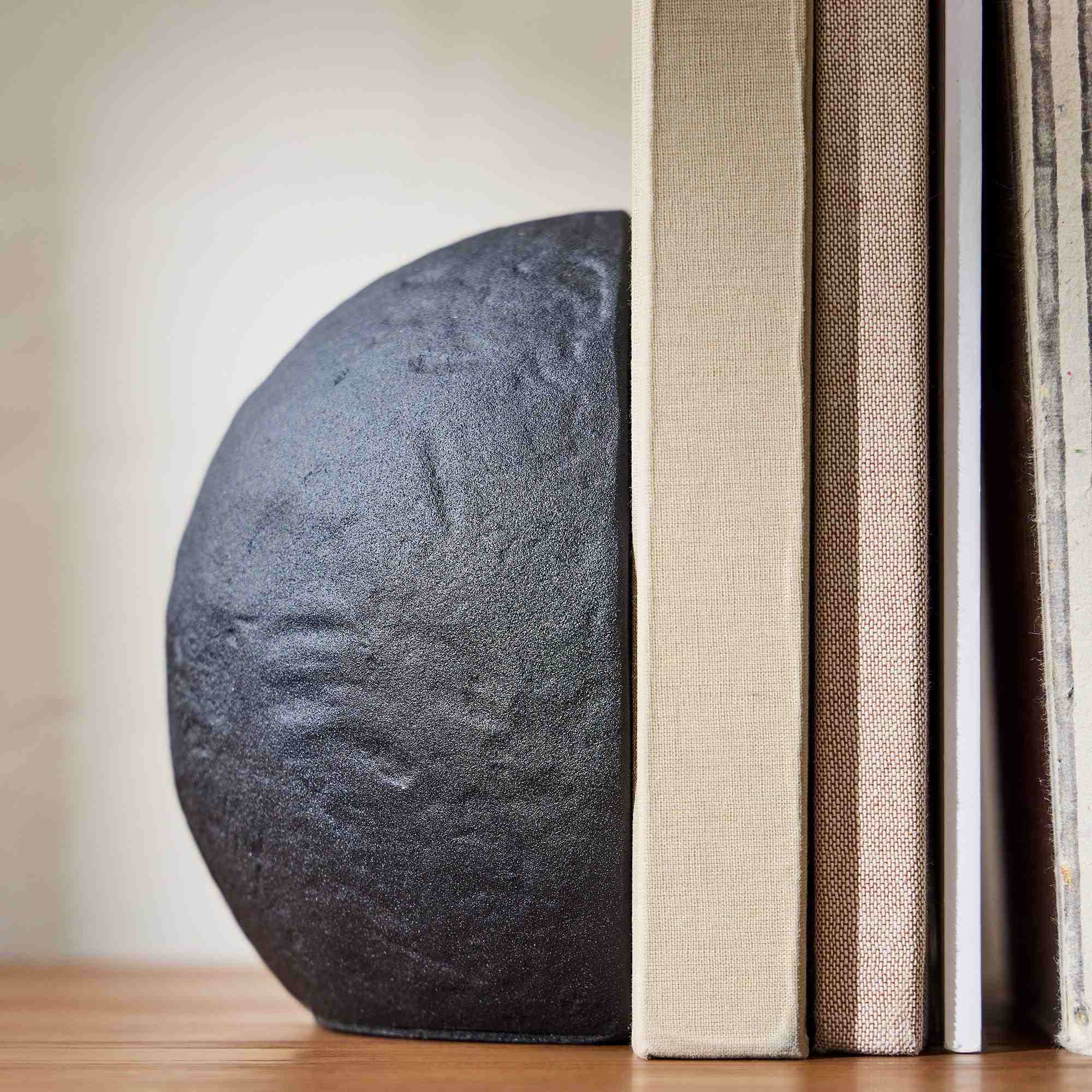 Bruke Bookend