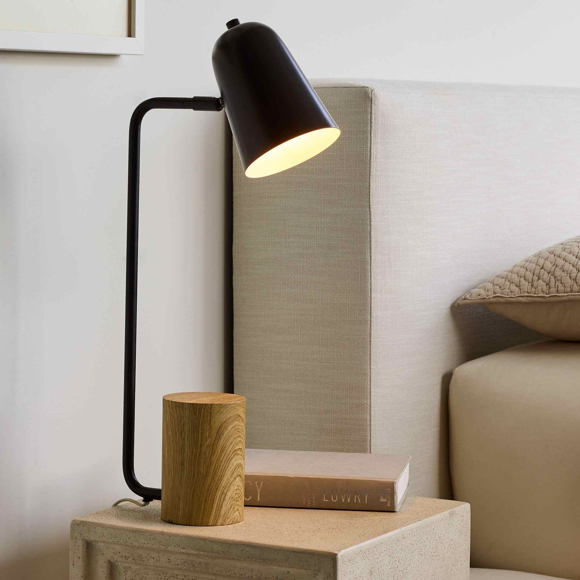 Liam Floor Lamp (18")