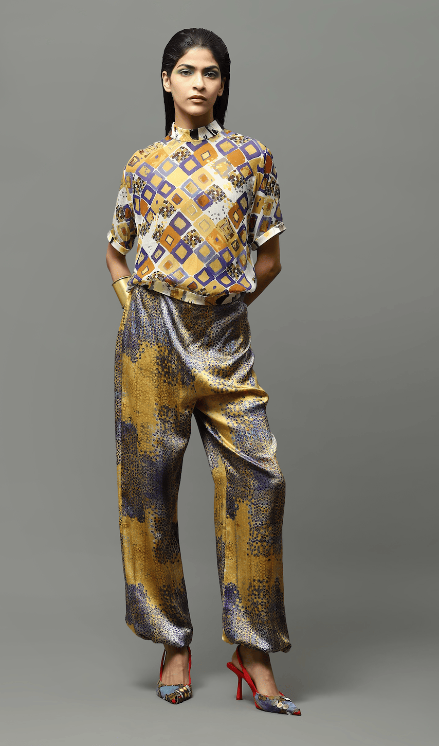 PRINTED CHIFFON TOP WITH JOGGERS