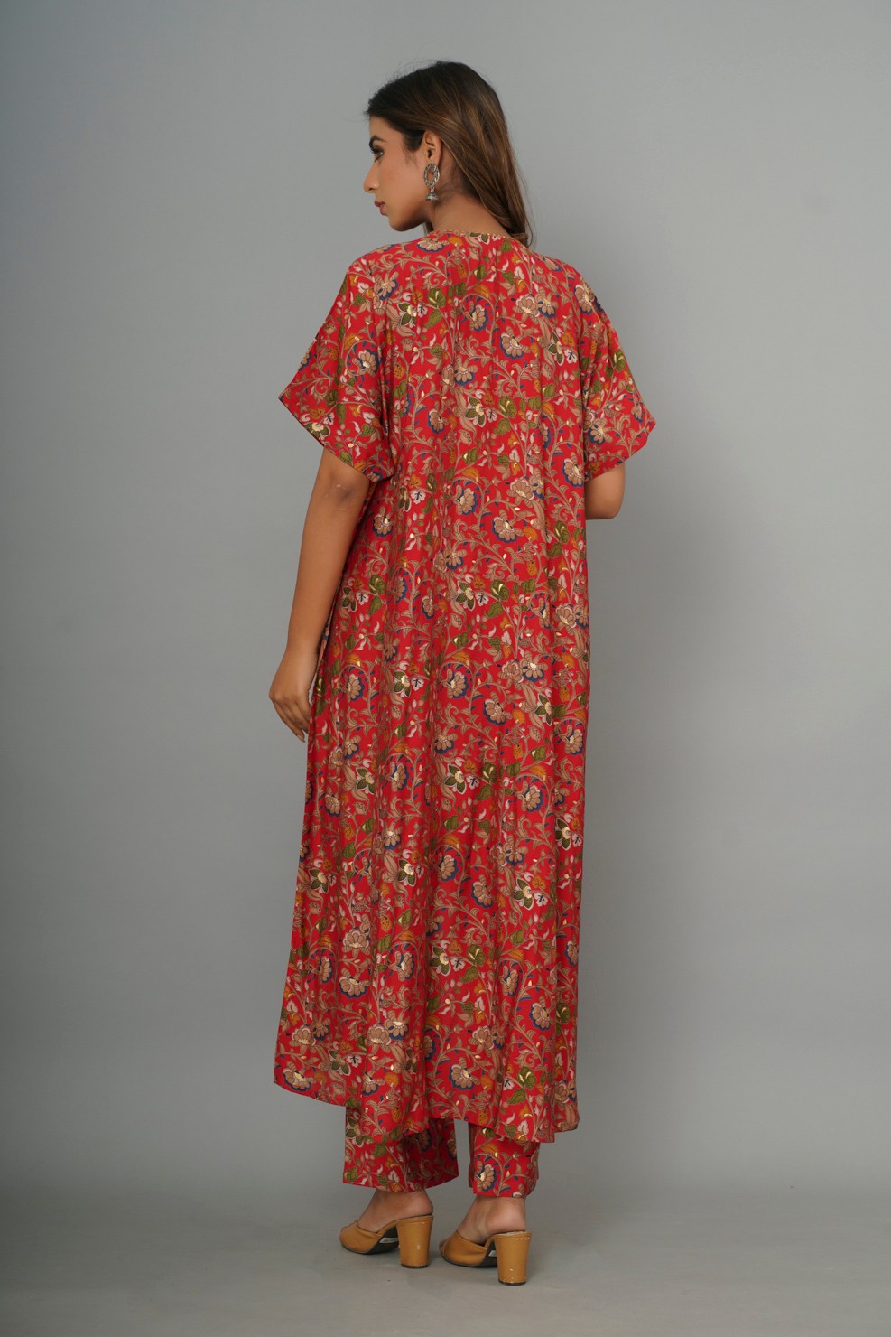 Rad Muslin Printed High-Low Kurta With Pants.
