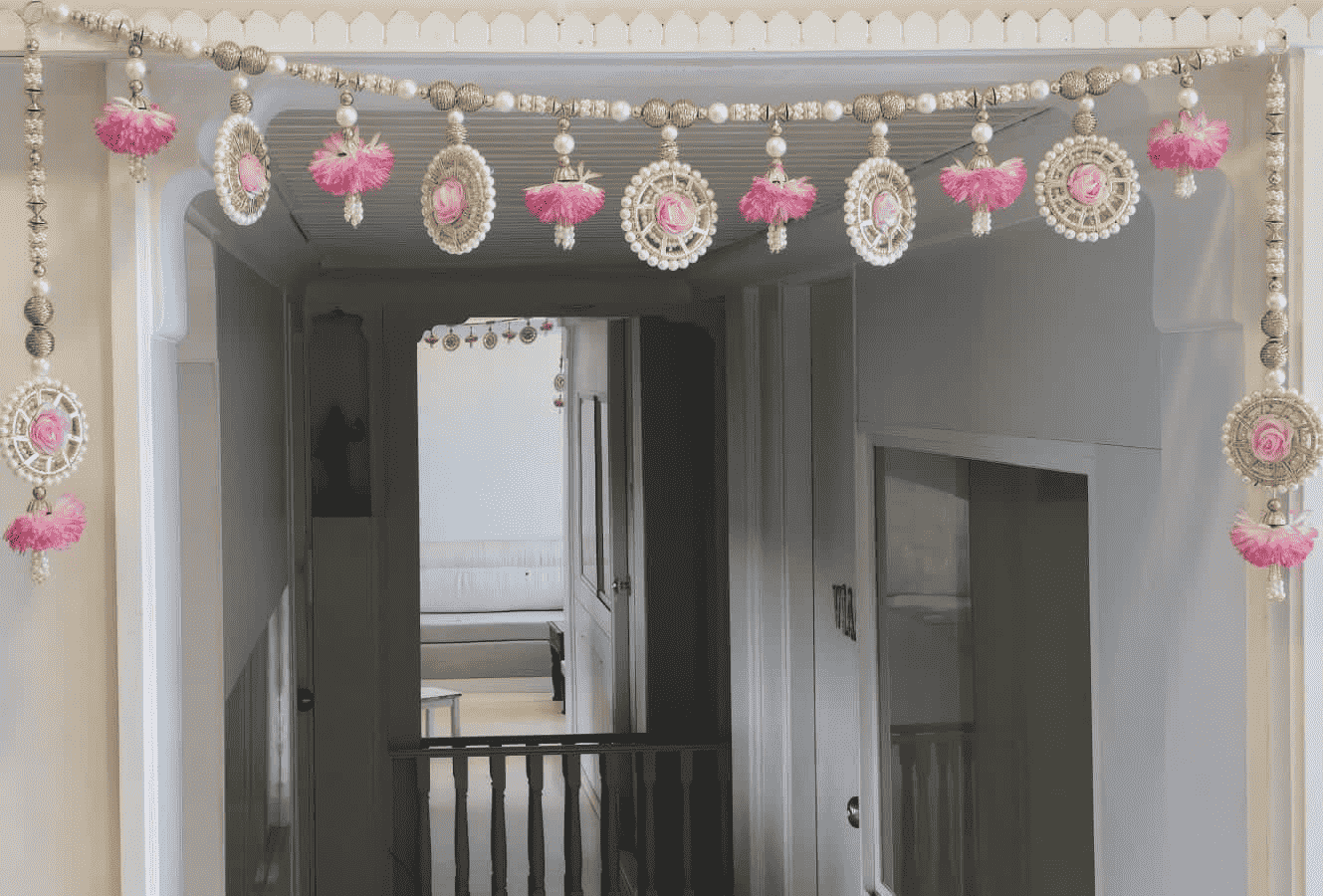 Bandarwal with flowers and pearls rings