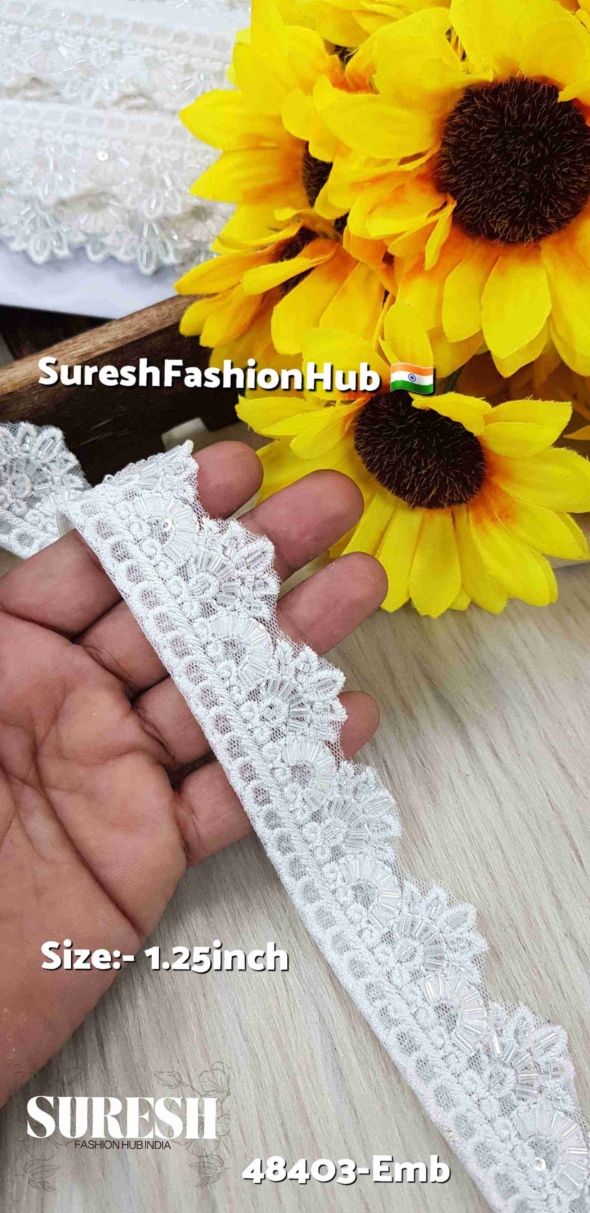 Off-White One-Side Scalloped Floral Lace