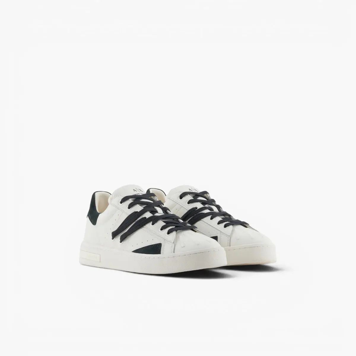 Round Toe Leather Sneaker With Green Accents And Lace Detailing