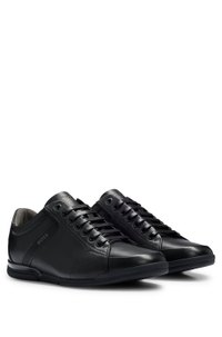 Leather trainers with odour-control lining