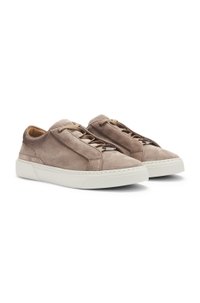 Gary low-top trainers in suede