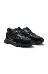 Mixed-material trainers with mesh and leather