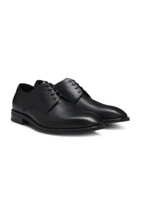 Italian-made Derby shoes in leather with ornamental stitching