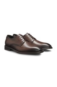 Italian-made Derby shoes in leather with ornamental stitching