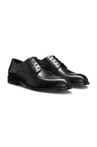 Derby shoes in leather with durable outsole