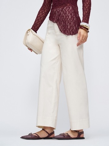 Off-White Solid Straight Cut Trousers