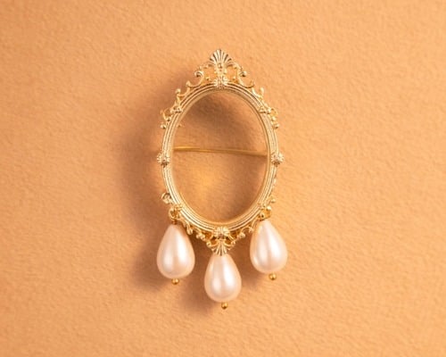 Tijori Pearl Drop Brooch