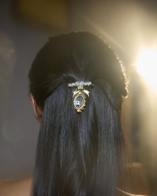 Treasure Bow Pearl Hair Clip